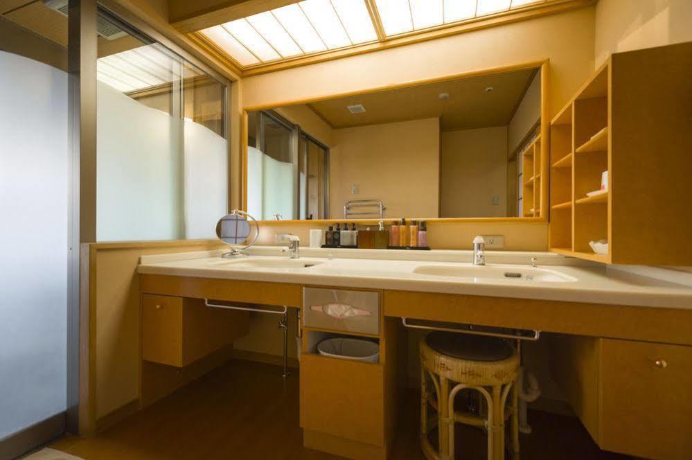 ホテル Fujisan Onsen Bessho Sasa 富士吉田市 エクステリア 写真